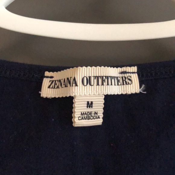 3/$20 or FREE with purchase of 2 or more items Navy Blue crop tshirt size M - Picture 2 of 3